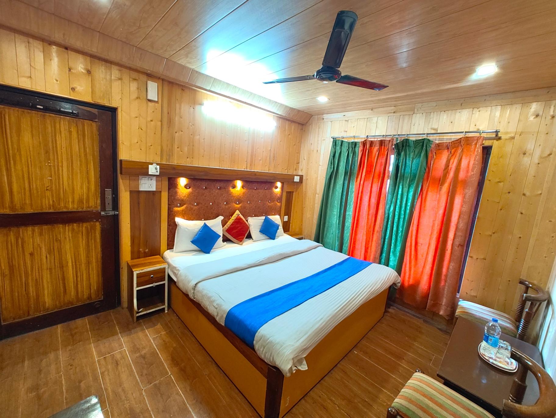 Hotel Chinar Lake View Nainital