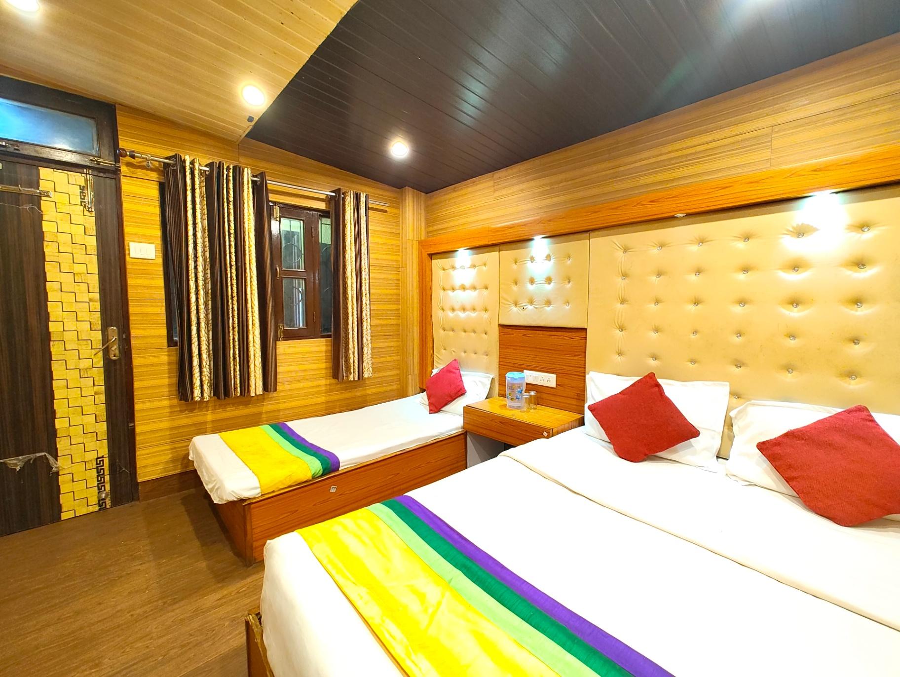 Hotel Flatties Mall Road Nainital