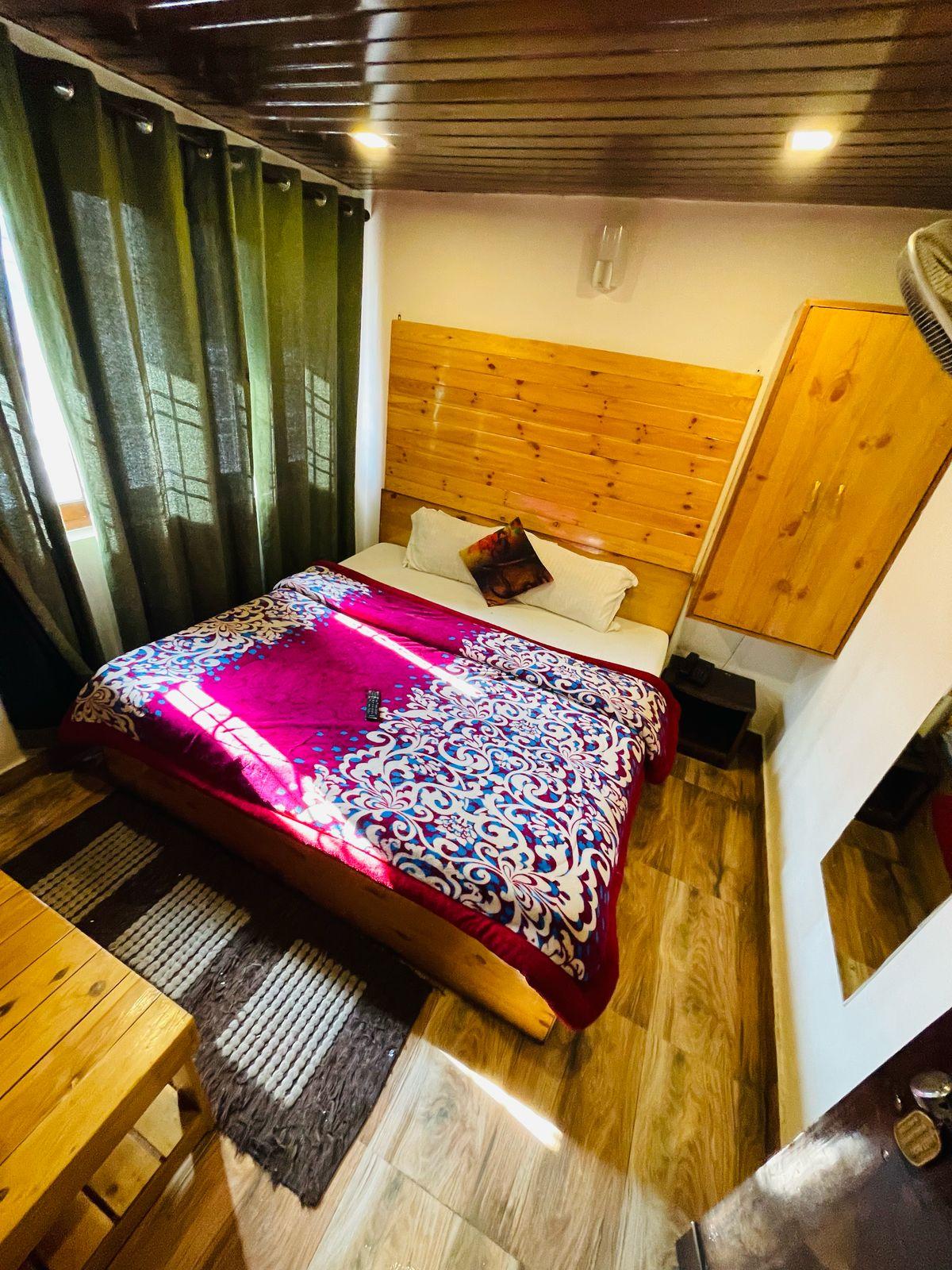 Hotel Naini R R Residency Nainital